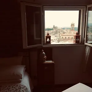 Bed & Breakfast Casa Tipica Siciliana Patronale Tremetrisoprailcielo Con Vista, Colazione Interna In Terrazzo Panoramico, Caltagirone